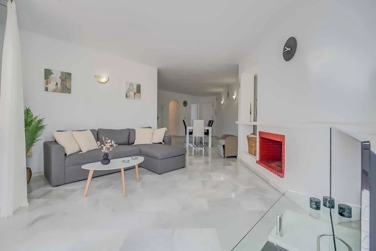 134 - Stylish Modern Apartment With Pool, Mijas Malaga