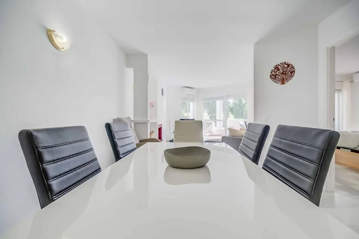 134 - Stylish Modern Apartment With Pool, Mijas Malaga