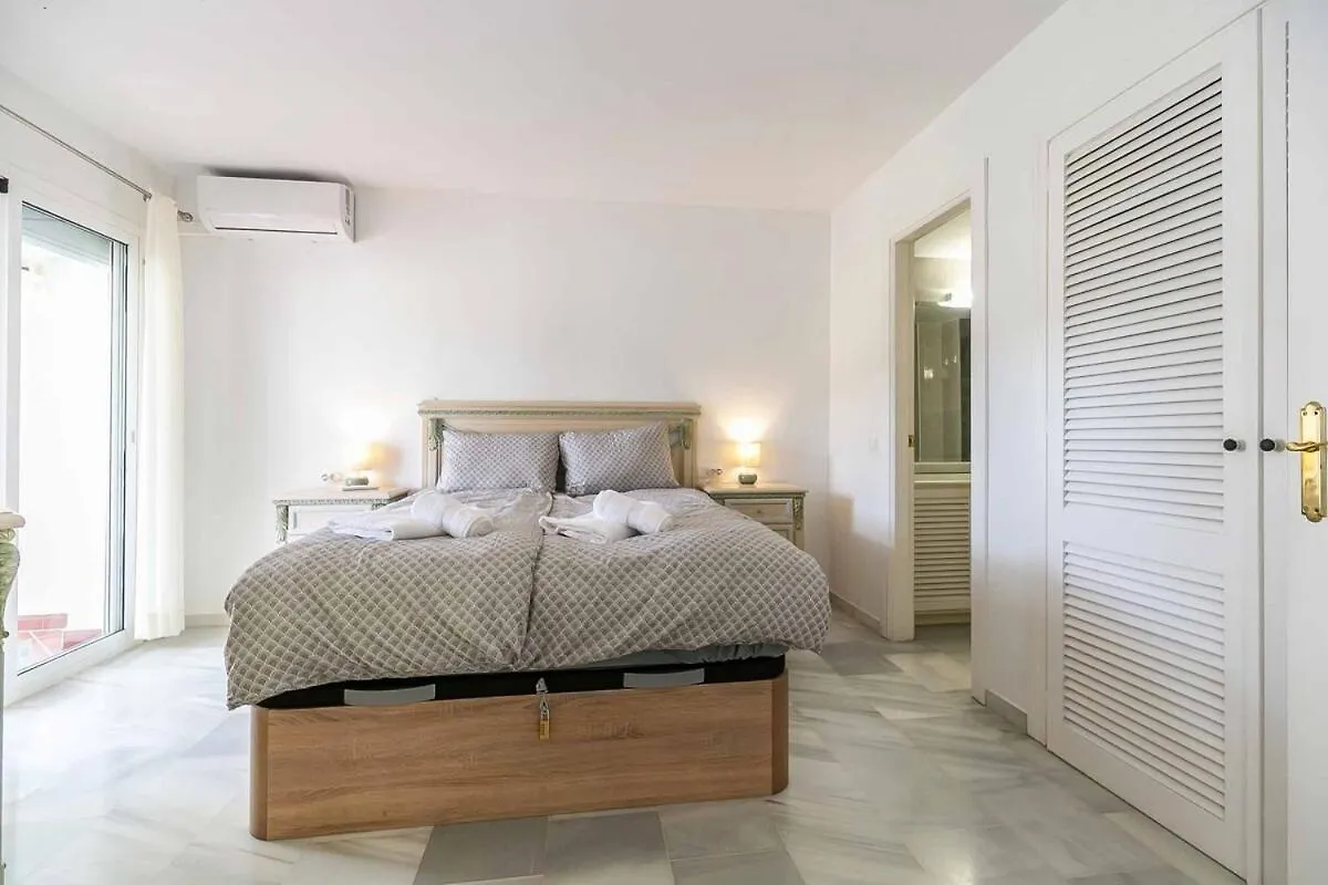 134 - Stylish Modern Apartment With Pool, Mijas Malaga