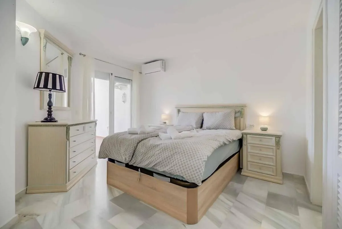 134 - Stylish Modern Apartment With Pool, Mijas Malaga