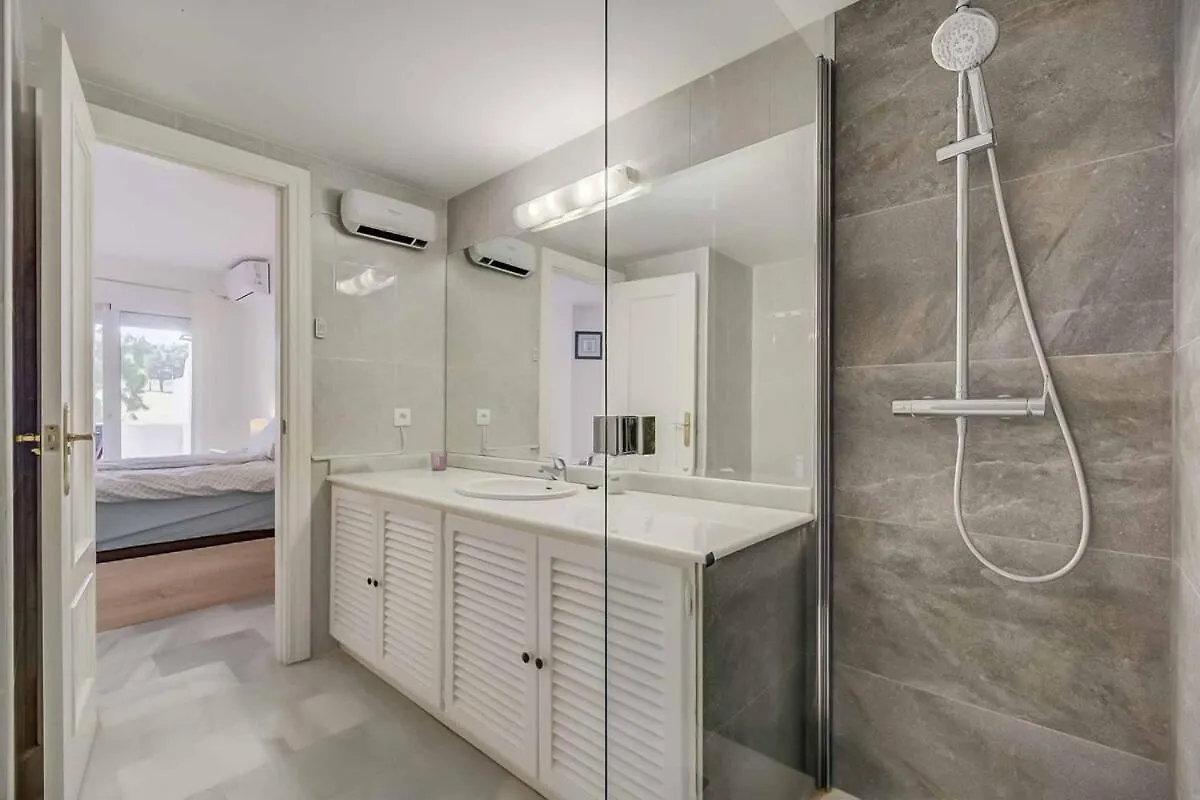 134 - Stylish Modern Apartment With Pool, Mijas Malaga