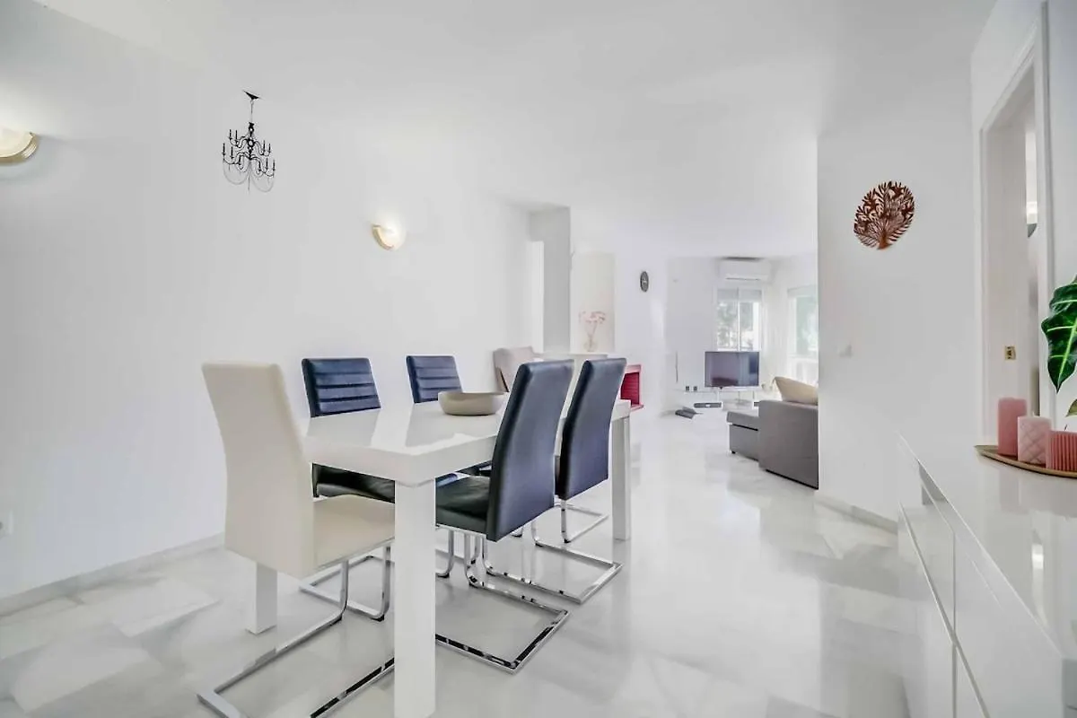 134 - Stylish Modern Apartment With Pool, Mijas Malaga