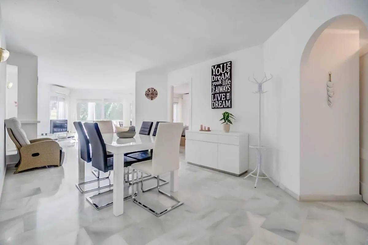 134 - Stylish Modern Apartment With Pool, Mijas Malaga